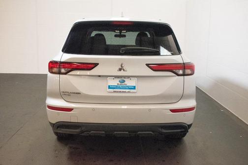 2024 Mitsubishi Outlander ES