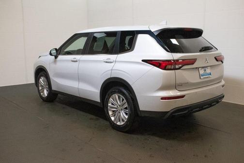 2024 Mitsubishi Outlander ES