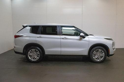 2024 Mitsubishi Outlander ES