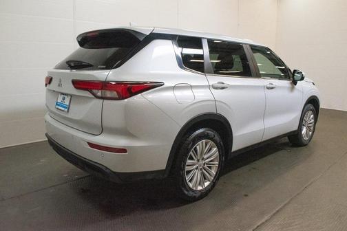 2024 Mitsubishi Outlander ES