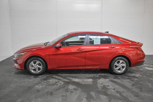 2023 Hyundai ELANTRA SE