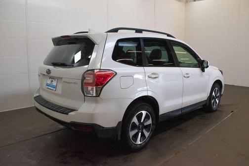 Crystal White Pearl 2018 Subaru Forester 2.5i Premium