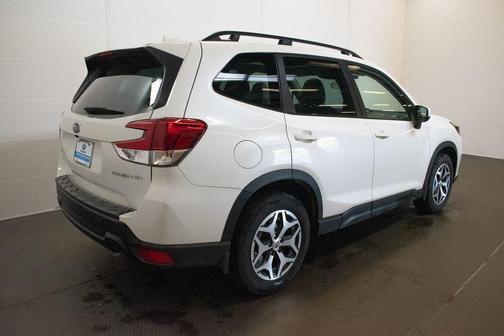 Crystal White Pearl 2023 Subaru Forester Premium