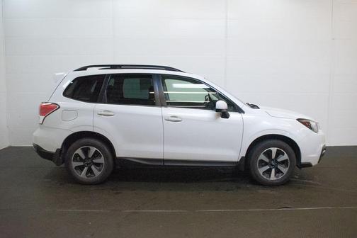 Crystal White Pearl 2018 Subaru Forester 2.5i Limited