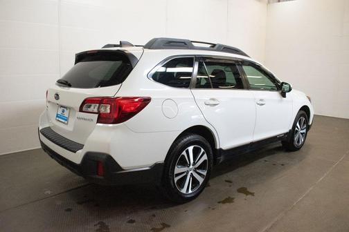 Crystal White Pearl 2018 Subaru Outback 2.5i Limited