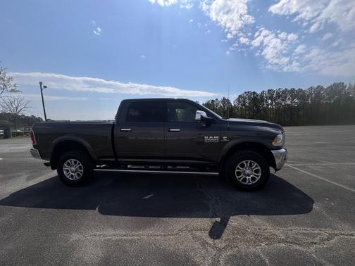 2018 RAM 2500 Laramie Crew Cab 4x4 6'4' Box