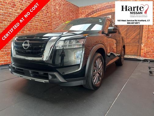 2024 Nissan Pathfinder SL