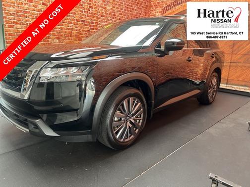 2024 Nissan Pathfinder SL
