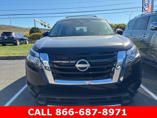 2024 Nissan Pathfinder SL