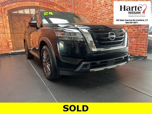 2024 Nissan Pathfinder SL