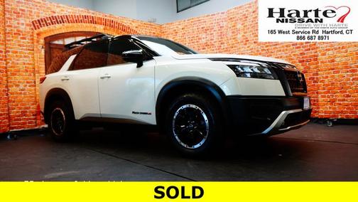2 Tone White / Black Roof 2023 Nissan Pathfinder Rock Creek