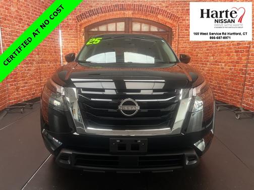 2025 Nissan Pathfinder S