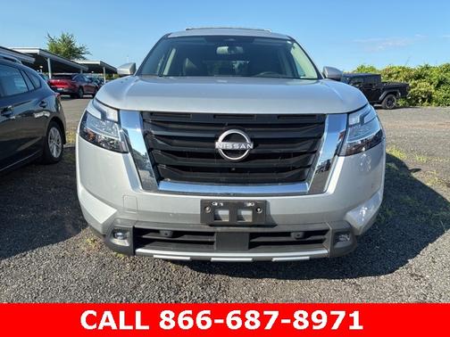 2022 Nissan Pathfinder SL