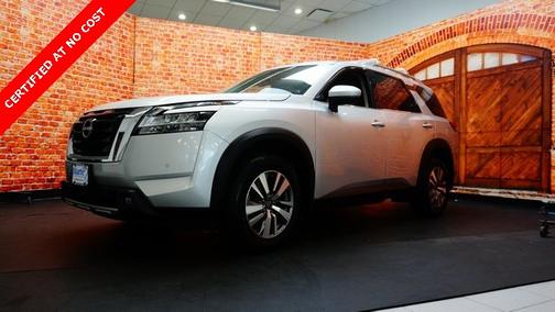 2022 Nissan Pathfinder SL
