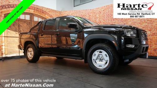 Black 2024 Nissan Frontier SV