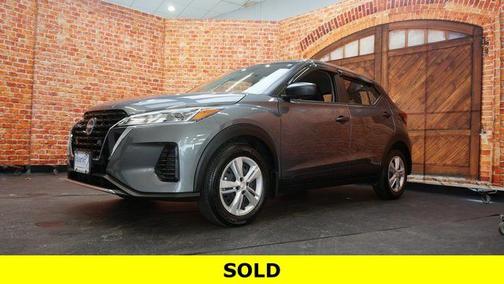 Gun Metallic 2024 Nissan Kicks S