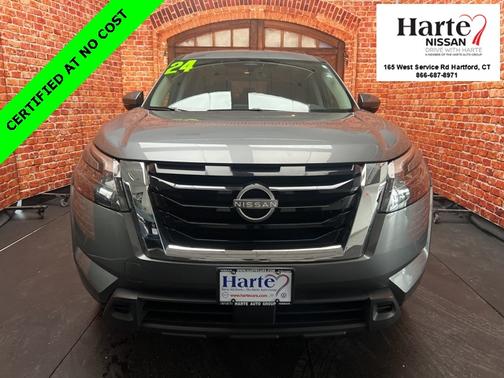 2024 Nissan Pathfinder SV