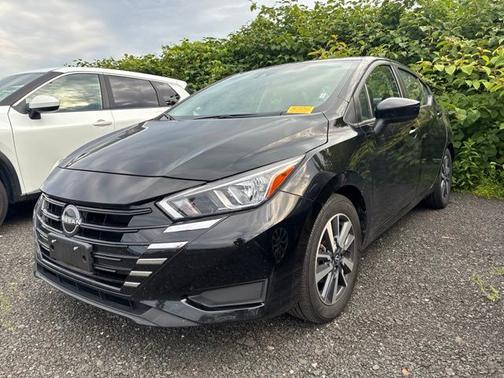 Black 2024 Nissan Versa 1.6 SV