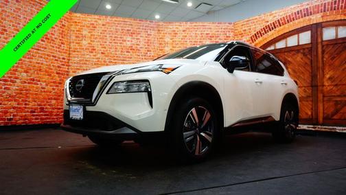 2 Tone White / Black Roof 2023 Nissan Rogue SL