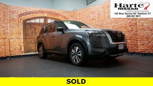 2022 Nissan Pathfinder SL
