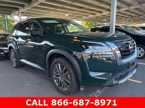 2022 Nissan Pathfinder SL