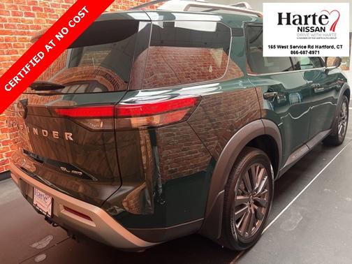 2022 Nissan Pathfinder SL