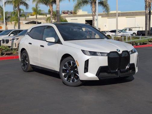 Mineral White Metallic 2026 BMW iX xDrive45