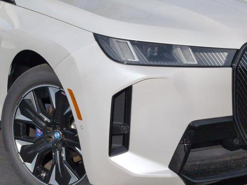 Mineral White Metallic 2026 BMW iX xDrive45