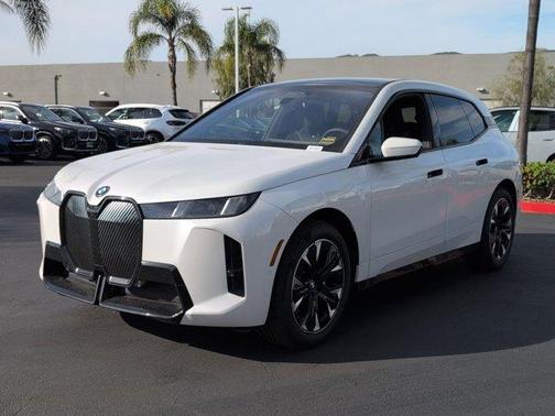 Mineral White Metallic 2026 BMW iX xDrive45