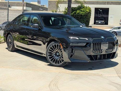 2025 BMW 760 760i xDrive