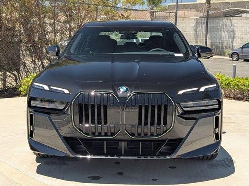 2025 BMW 760 760i xDrive