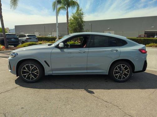 2025 BMW X4 xDrive30i