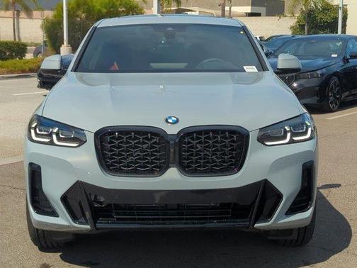 2025 BMW X4 xDrive30i