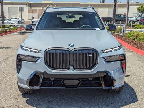 2025 BMW X7 M60i