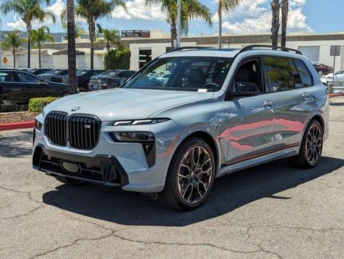 2025 BMW X7 M60i