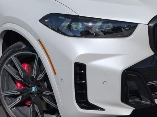 Mineral White Metallic 2026 BMW X5 M60i