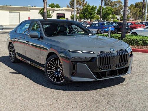 2025 BMW 740 i