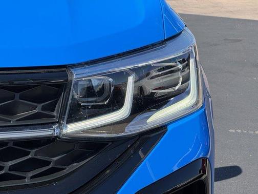 2024 Volkswagen Taos 1.5T SE Black