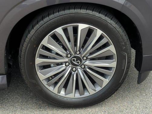 2025 INFINITI QX80 Luxe