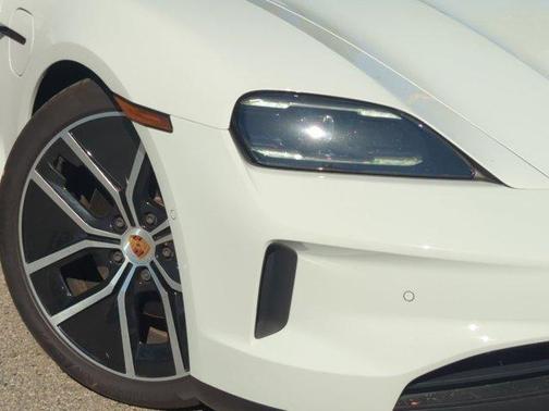 2025 Porsche Taycan 4