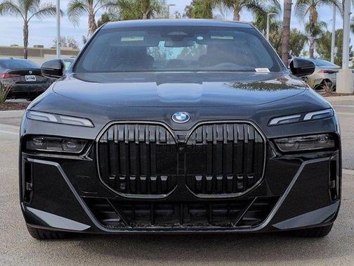 2026 BMW 750e xDrive