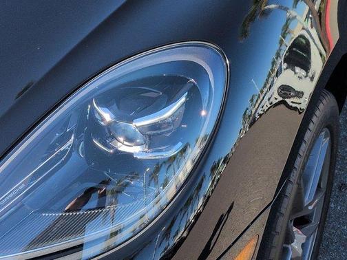 2025 Porsche Macan T