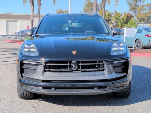 2025 Porsche Macan T