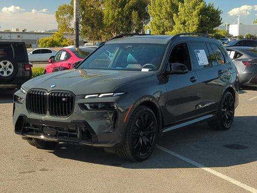 2025 BMW X7 M60i