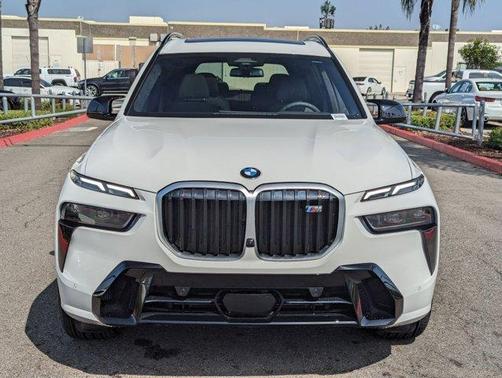 2025 BMW X7 M60i