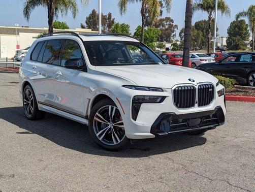 2025 BMW X7 M60i