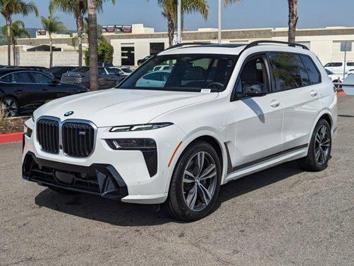 2025 BMW X7 M60i