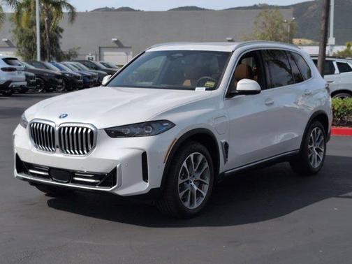 Mineral White Metallic 2026 BMW X5 PHEV xDrive50e