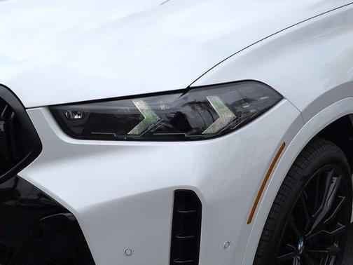 Mineral White Metallic 2026 BMW X6 M60i