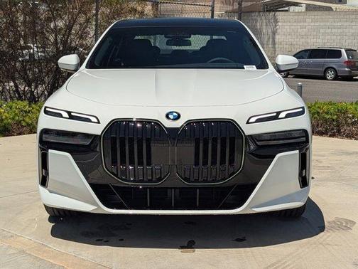 2025 BMW 760 760i xDrive